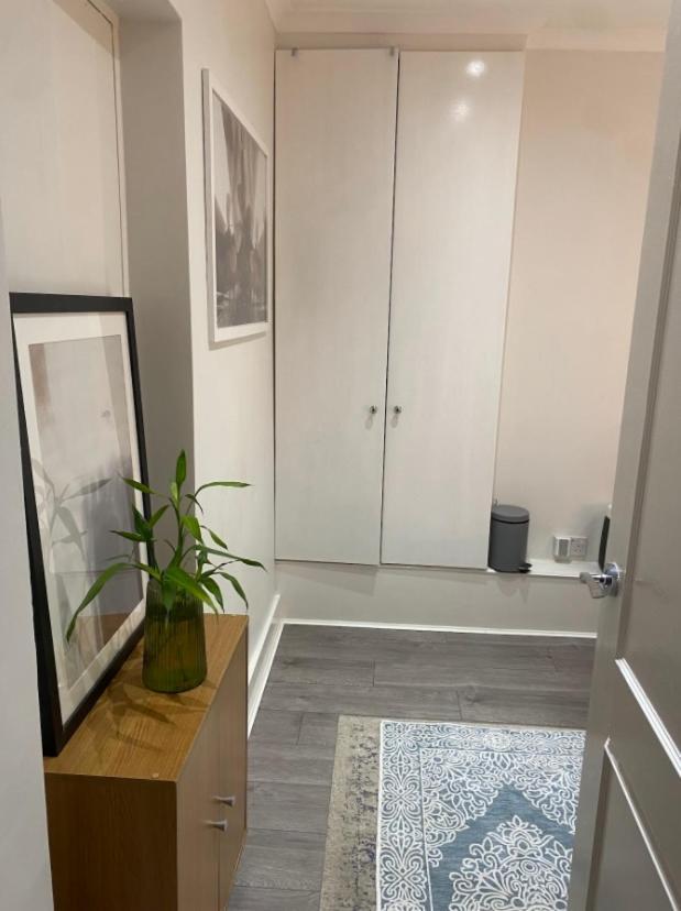 Central Private Double Bedroom In A 2Bedroom Apartment, Connected Via Underground, Overground And Many Bus Routes Лондон Экстерьер фото